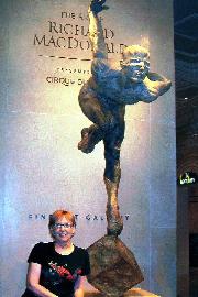 Cirque statue
