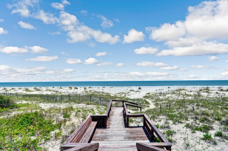 BEACHFRONT VILLA BEST BUY ON AMELIA ISLAND!