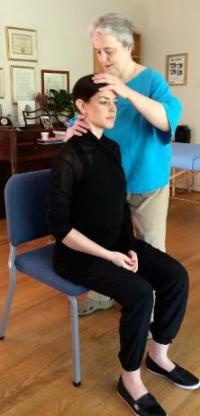 Alexander Technique chair turn. © 2016 Marian Goldberg