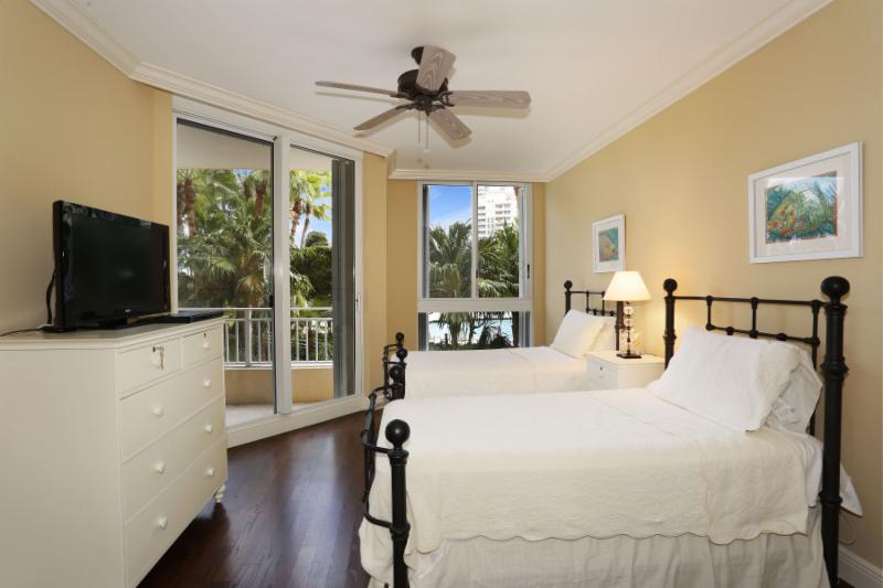 2nd bedroom - 306