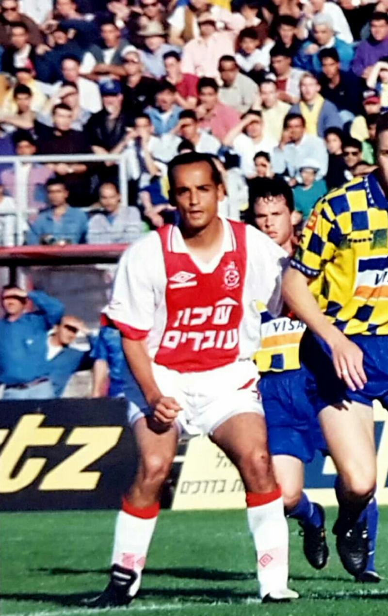 Tamir Linhart playing soccer for Hapoel Tel Aviv